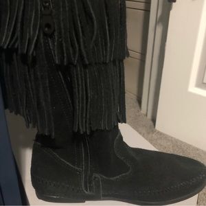 MINNETONKA Black Suede Shingle Calf Boot. Excellent Condition! W sz7